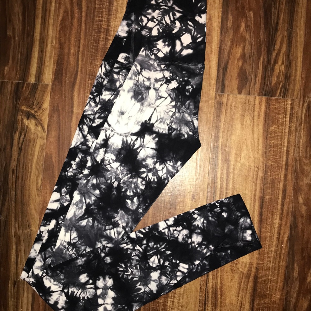 Lululemon Wunder Under Size 4